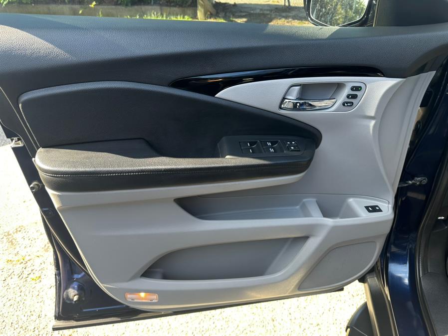 2016 Honda Pilot AWD 4dr Touring w/RES & Navi, available for sale in New Milford, Connecticut | New Milford Auto Sales. New Milford, Connecticut 2016 Honda Pilot AWD 4dr Touring w/RES & Navi, available for sale in New Milford, Connecticut | New Milford Auto Sales. New Milford, Connecticut