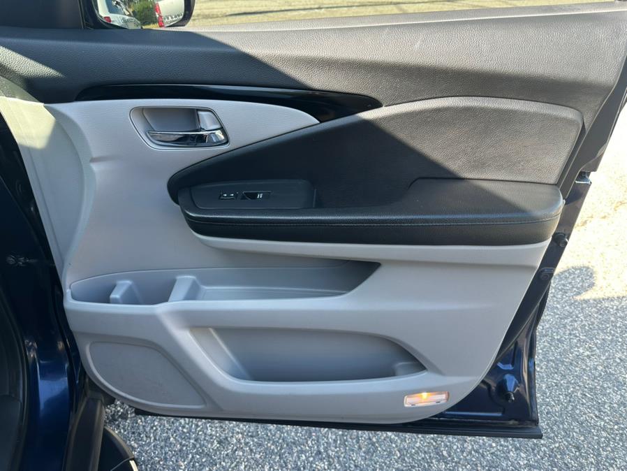 2016 Honda Pilot AWD 4dr Touring w/RES & Navi, available for sale in New Milford, Connecticut | New Milford Auto Sales. New Milford, Connecticut 2016 Honda Pilot AWD 4dr Touring w/RES & Navi, available for sale in New Milford, Connecticut | New Milford Auto Sales. New Milford, Connecticut