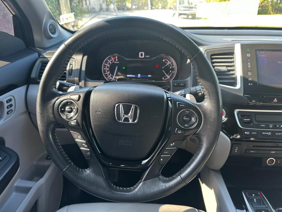 2016 Honda Pilot AWD 4dr Touring w/RES & Navi, available for sale in New Milford, Connecticut | New Milford Auto Sales. New Milford, Connecticut 2016 Honda Pilot AWD 4dr Touring w/RES & Navi, available for sale in New Milford, Connecticut | New Milford Auto Sales. New Milford, Connecticut