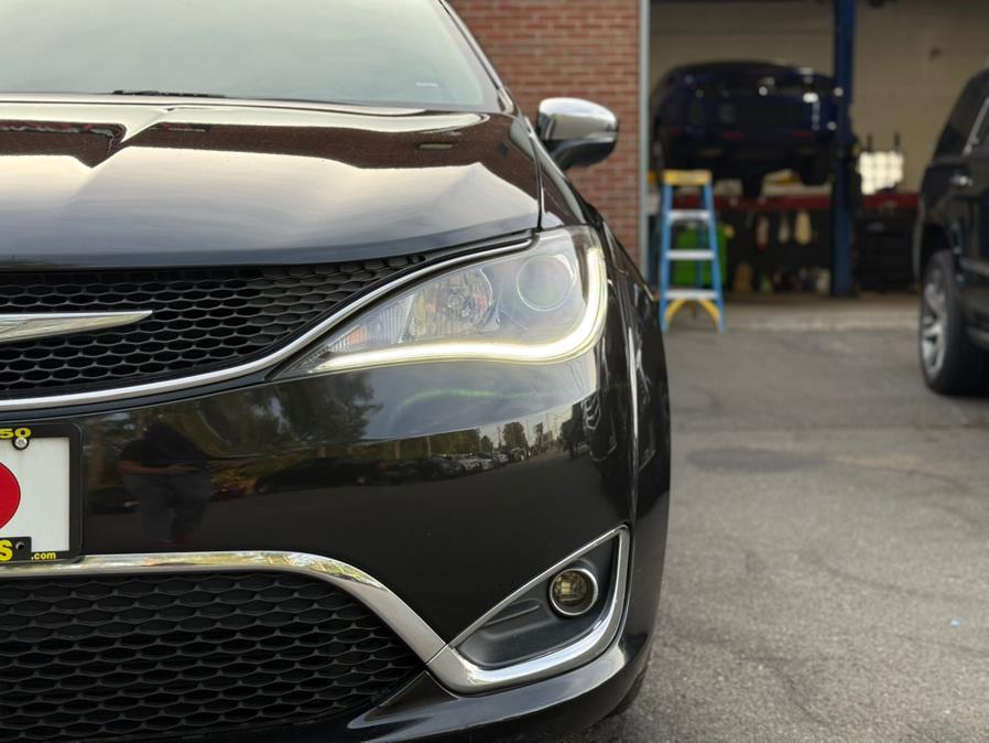 2019 Chrysler Pacifica Limited photo 4