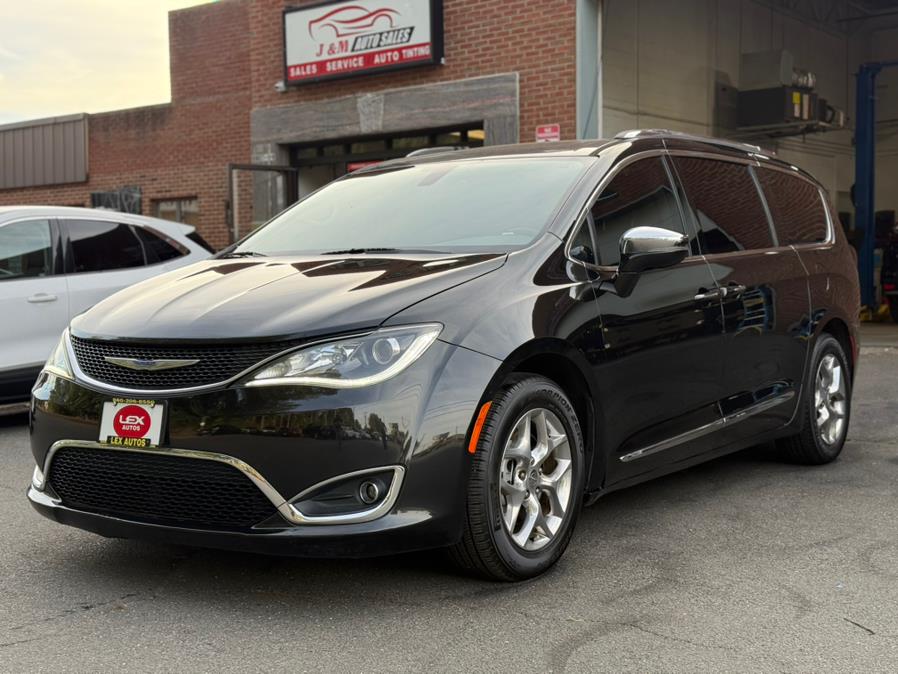 2019 Chrysler Pacifica Limited photo 2