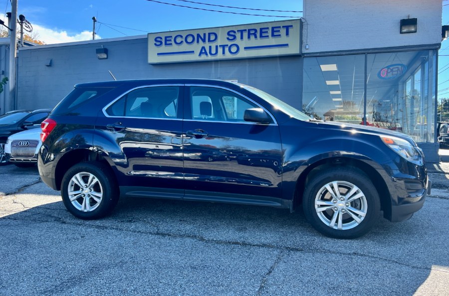 2017 Chevrolet Equinox LS photo 2