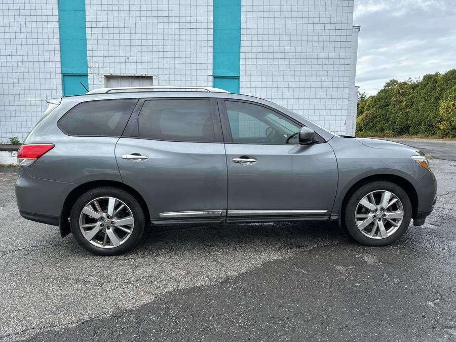 Used 2016 Nissan Pathfinder in Milford, Connecticut | Dealertown Auto Wholesalers. Milford, Connecticut