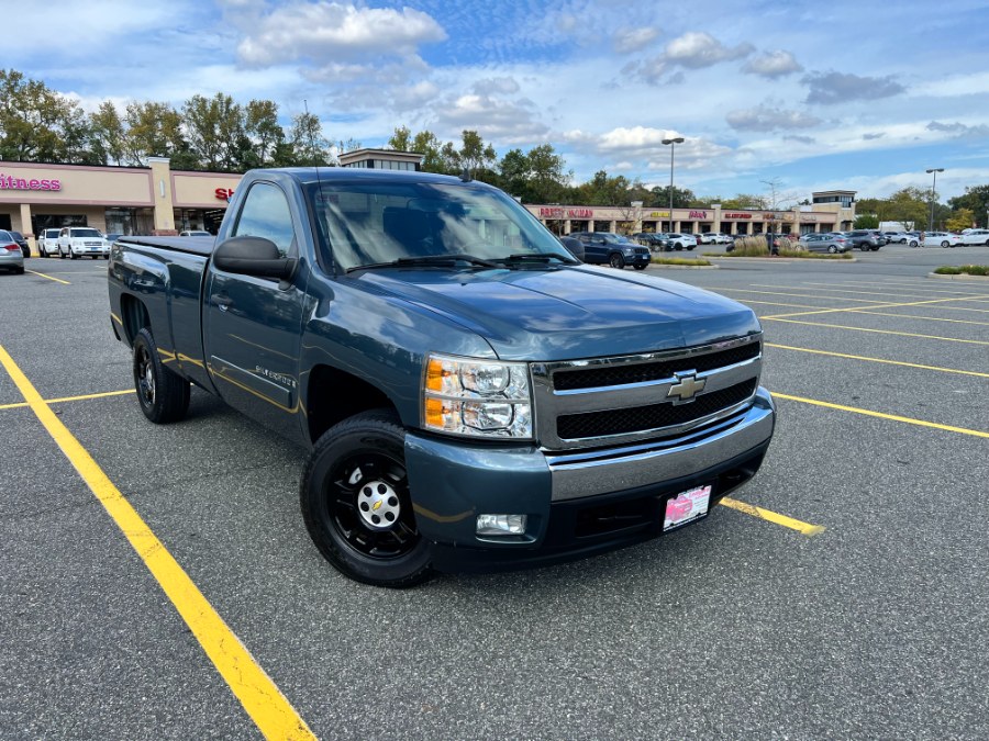 2008 Chevrolet Silverado 1500 2WD Reg Cab 133.0" LT w/1LT, available for sale in Hartford , Connecticut | Ledyard Auto Sale LLC. Hartford , Connecticut