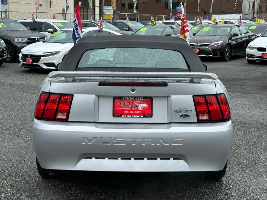 2003 Ford Mustang Premium photo 4