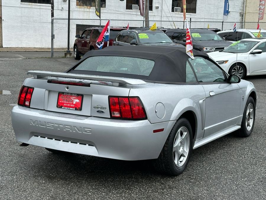 2003 Ford Mustang Premium photo 3