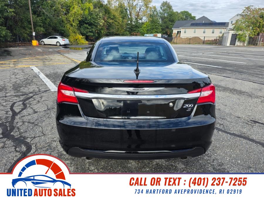 2013 Chrysler 200 S photo 4