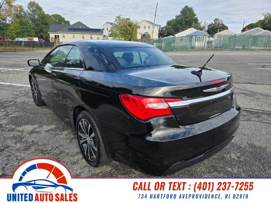 2013 Chrysler 200 S photo 3