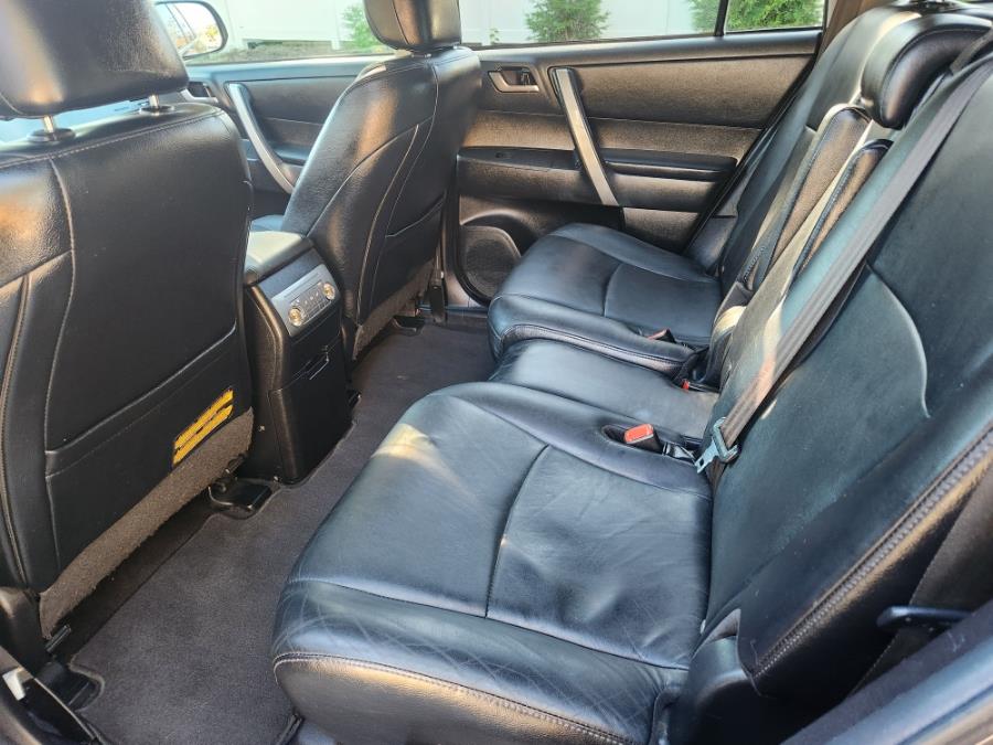 2012 Toyota Highlander 4WD 4dr V6 SE, available for sale in West Babylon, New York | SGM Auto Sales. West Babylon, New York 2012 Toyota Highlander 4WD 4dr V6 SE, available for sale in West Babylon, New York | SGM Auto Sales. West Babylon, New York