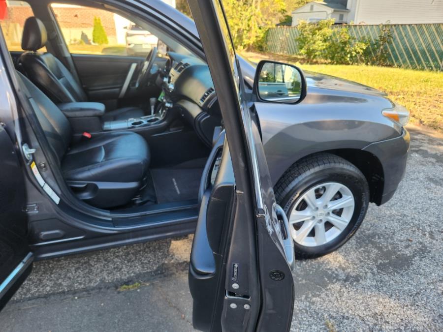 2012 Toyota Highlander 4WD 4dr V6 SE, available for sale in West Babylon, New York | SGM Auto Sales. West Babylon, New York 2012 Toyota Highlander 4WD 4dr V6 SE, available for sale in West Babylon, New York | SGM Auto Sales. West Babylon, New York