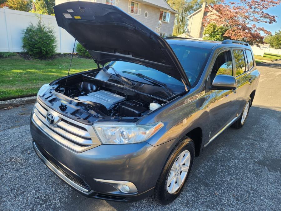 2012 Toyota Highlander 4WD 4dr V6 SE, available for sale in West Babylon, New York | SGM Auto Sales. West Babylon, New York 2012 Toyota Highlander 4WD 4dr V6 SE, available for sale in West Babylon, New York | SGM Auto Sales. West Babylon, New York