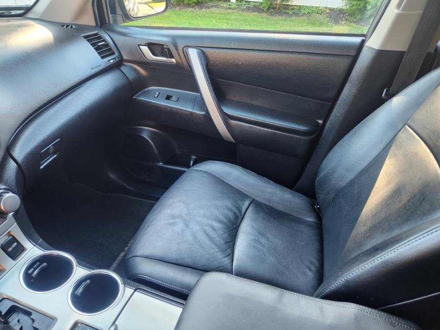 2012 Toyota Highlander 4WD 4dr V6 SE, available for sale in West Babylon, New York | SGM Auto Sales. West Babylon, New York 2012 Toyota Highlander 4WD 4dr V6 SE, available for sale in West Babylon, New York | SGM Auto Sales. West Babylon, New York