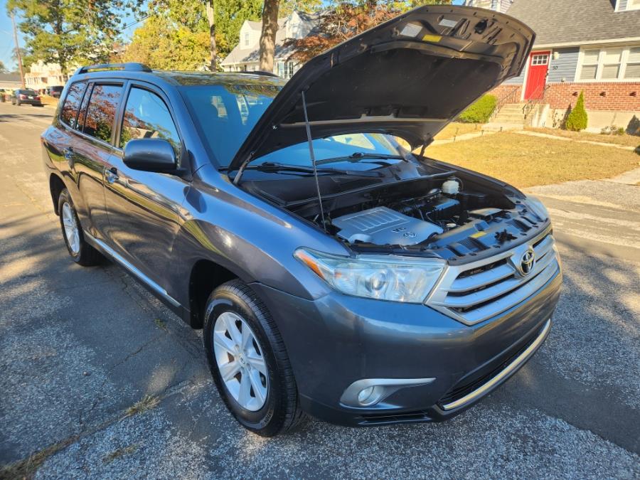 2012 Toyota Highlander 4WD 4dr V6 SE, available for sale in West Babylon, New York | SGM Auto Sales. West Babylon, New York 2012 Toyota Highlander 4WD 4dr V6 SE, available for sale in West Babylon, New York | SGM Auto Sales. West Babylon, New York