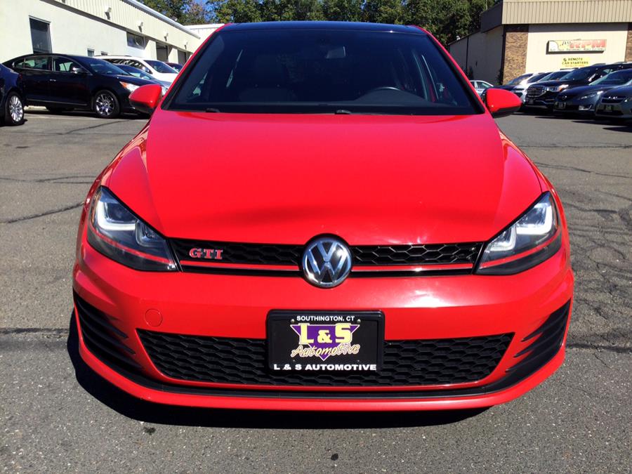 2017 Volkswagen Golf GTI SE photo 2