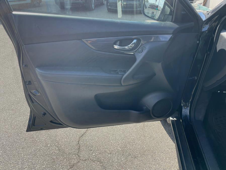 2017 Nissan Rogue 2017.5 FWD S, available for sale in Hawaiian Gardens, California | Luxe Motors. Hawaiian Gardens, California 2017 Nissan Rogue 2017.5 FWD S, available for sale in Hawaiian Gardens, California | Luxe Motors. Hawaiian Gardens, California