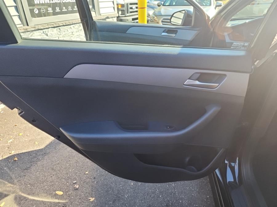 2018 Hyundai Sonata SE 2.4L SULEV, available for sale in Islip, New York | L.I. Auto Gallery. Islip, New York 2018 Hyundai Sonata SE 2.4L SULEV, available for sale in Islip, New York | L.I. Auto Gallery. Islip, New York