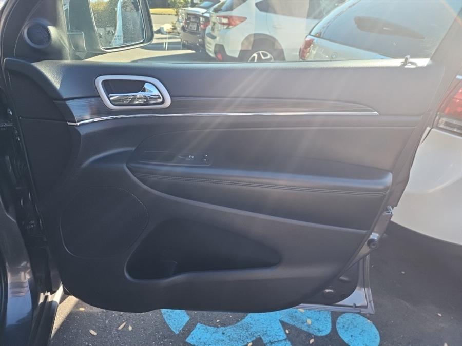 2021 Jeep Grand Cherokee Limited 4x4, available for sale in Islip, New York | L.I. Auto Gallery. Islip, New York 2021 Jeep Grand Cherokee Limited 4x4, available for sale in Islip, New York | L.I. Auto Gallery. Islip, New York