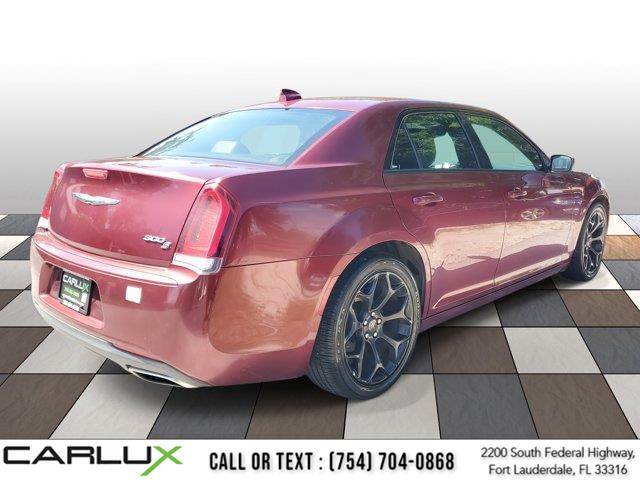 2019 Chrysler 300 photo 4
