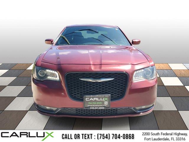 2019 Chrysler 300 photo 2