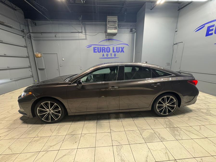 2019 Toyota Avalon XSE photo 3