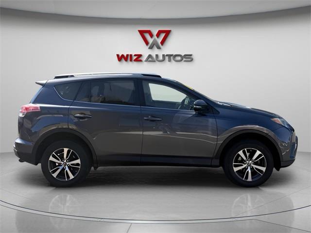 2017 Toyota RAV4 XLE photo 4