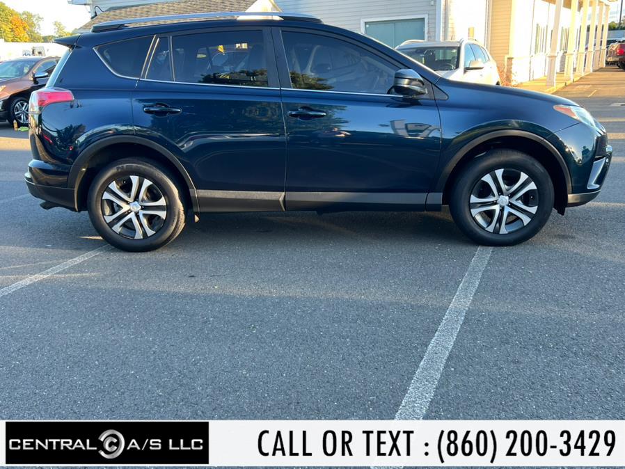 2017 Toyota RAV4 LE photo 4