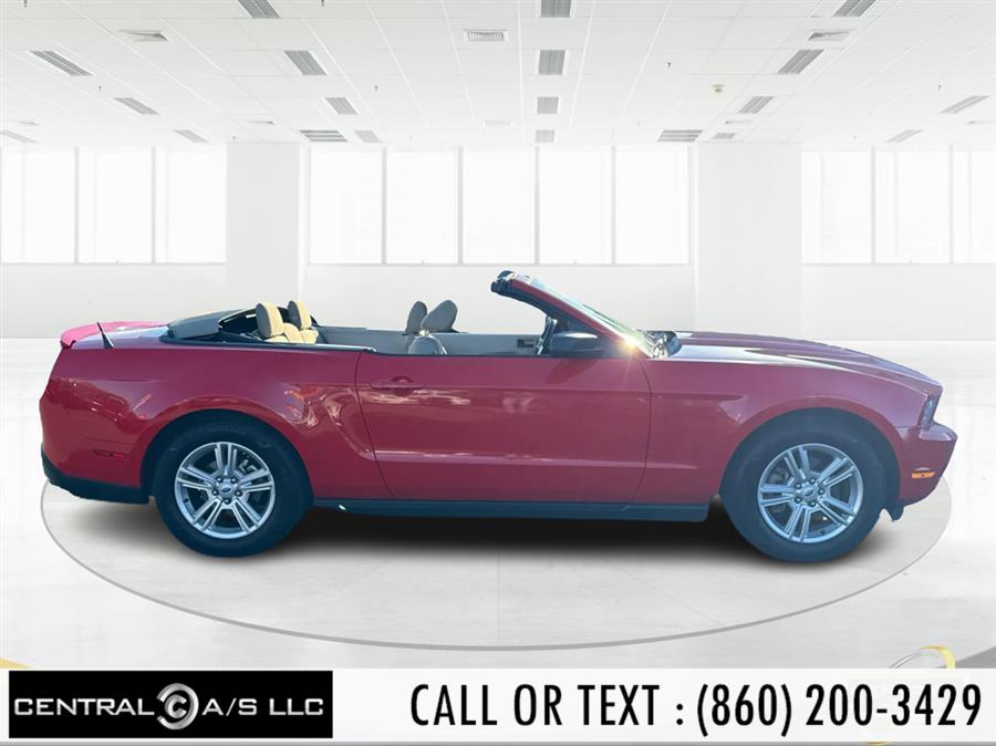 2011 Ford Mustang V6 Convertible photo 4