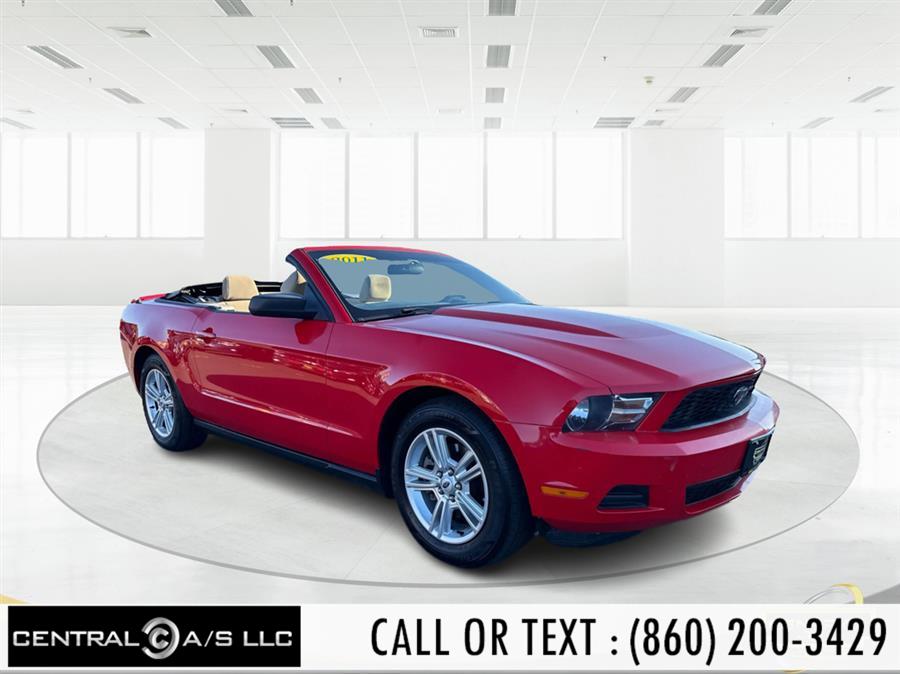 2011 Ford Mustang V6 Convertible photo 3