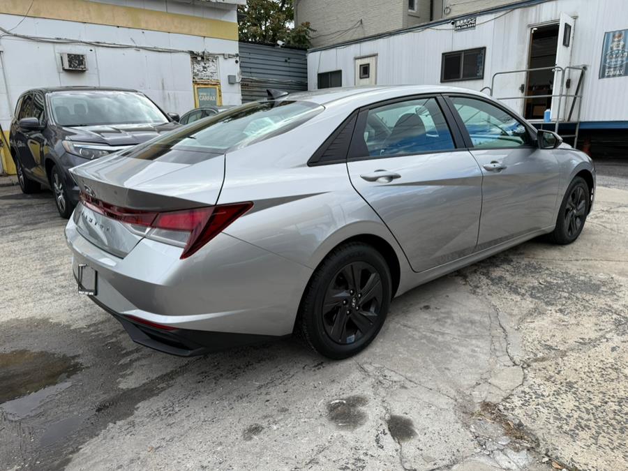 2023 Hyundai Elantra SEL photo 4