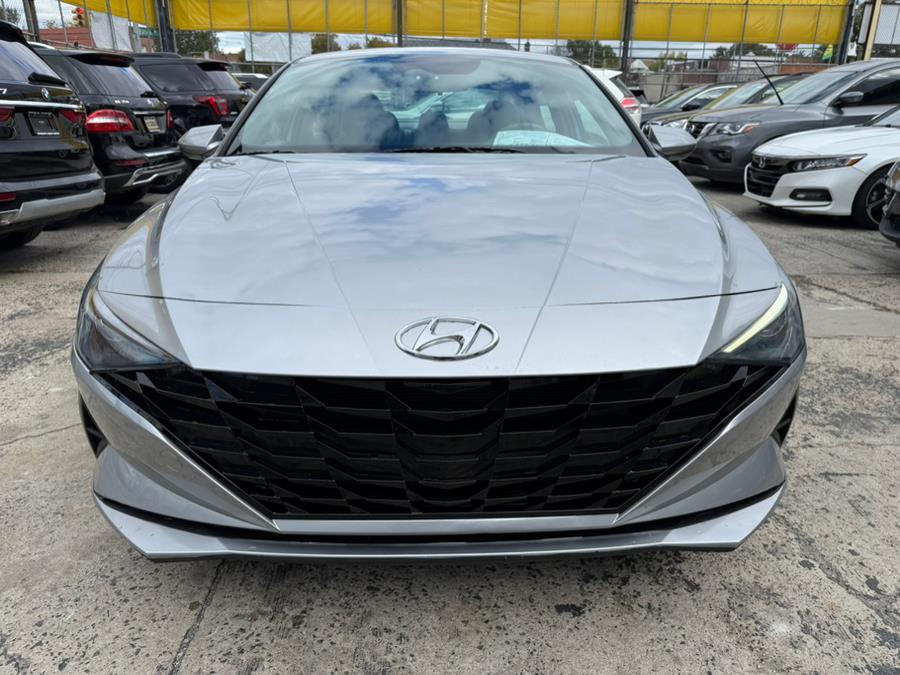 2023 Hyundai Elantra SEL photo 2