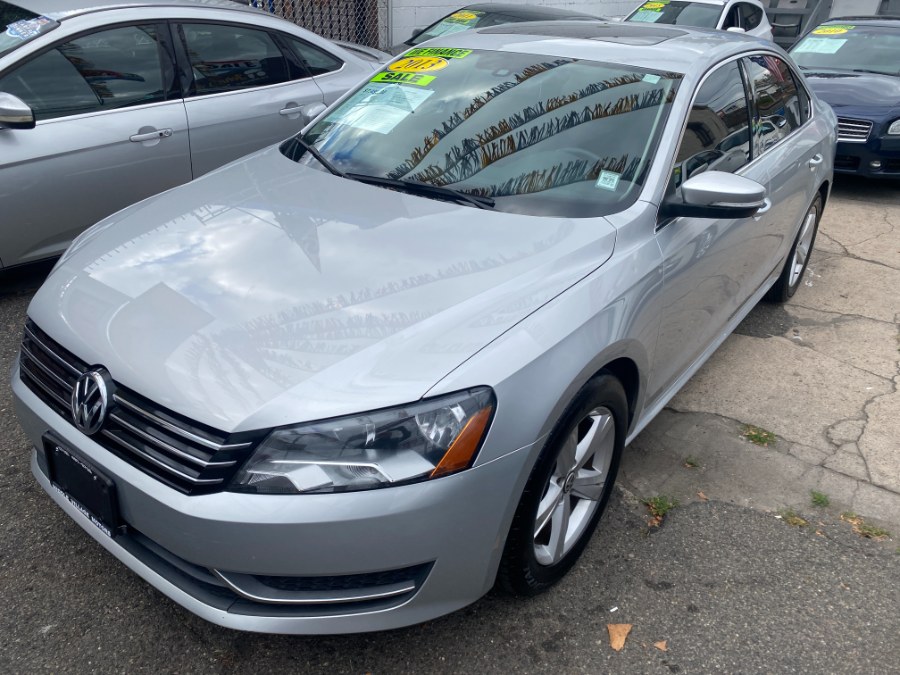 2013 Volkswagen Passat 4dr Sdn 2.5L Auto SE w/Sunroof & Nav PZEV, available for sale in Middle Village, New York | Middle Village Motors . Middle Village, New York