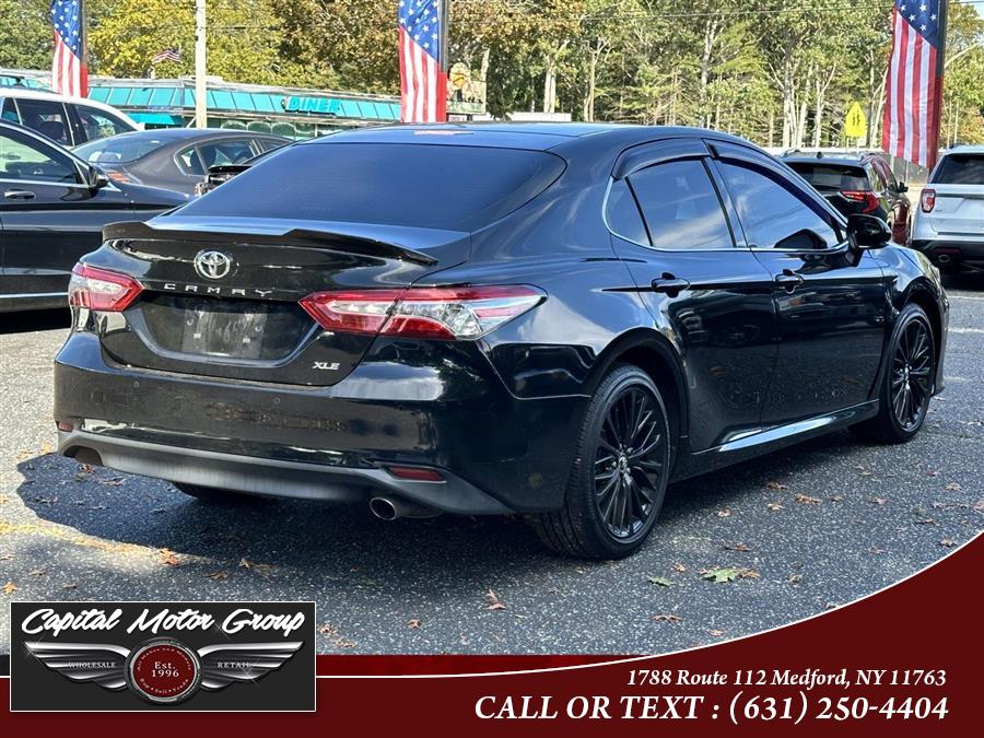 2018 Toyota Camry SE XLE photo 3