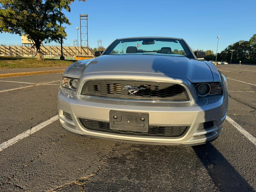 2014 Ford Mustang V6 Convertible photo 3