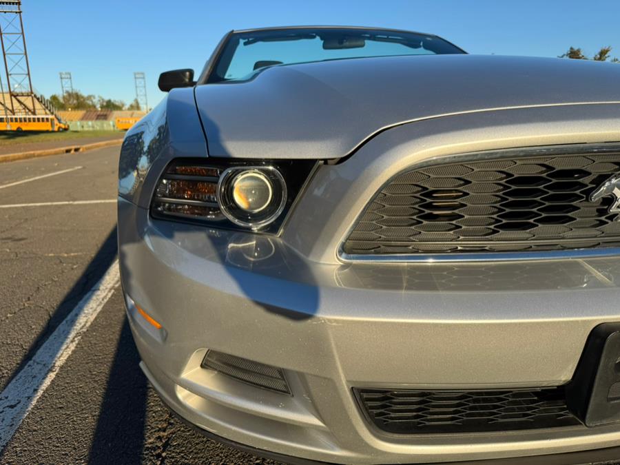 2014 Ford Mustang V6 Convertible photo 2