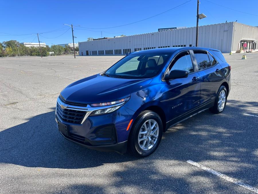 2022 Chevrolet Equinox LS photo 2