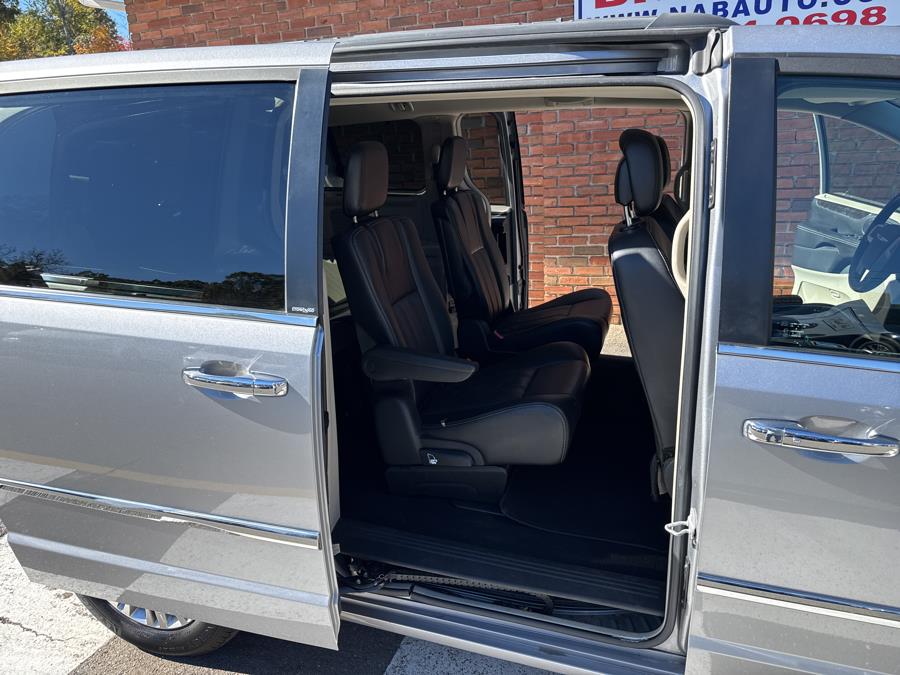 2014 Chrysler Town & Country 4dr Wgn Touring-L, available for sale in Waterbury, Connecticut | National Auto Brokers, Inc.. Waterbury, Connecticut 2014 Chrysler Town & Country 4dr Wgn Touring-L, available for sale in Waterbury, Connecticut | National Auto Brokers, Inc.. Waterbury, Connecticut