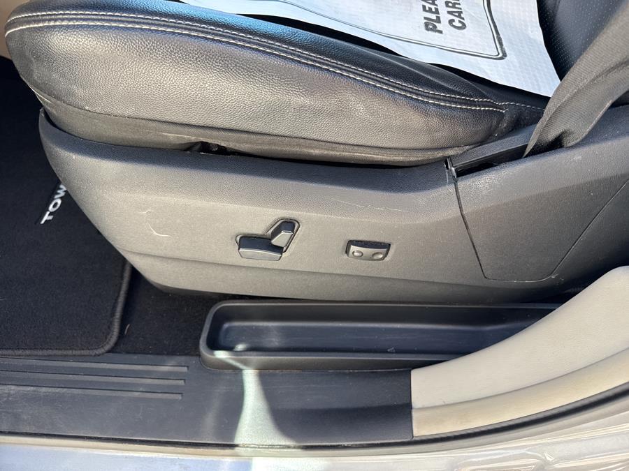 2014 Chrysler Town & Country 4dr Wgn Touring-L, available for sale in Waterbury, Connecticut | National Auto Brokers, Inc.. Waterbury, Connecticut 2014 Chrysler Town & Country 4dr Wgn Touring-L, available for sale in Waterbury, Connecticut | National Auto Brokers, Inc.. Waterbury, Connecticut