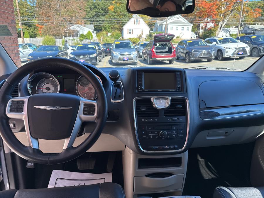 2014 Chrysler Town & Country 4dr Wgn Touring-L, available for sale in Waterbury, Connecticut | National Auto Brokers, Inc.. Waterbury, Connecticut 2014 Chrysler Town & Country 4dr Wgn Touring-L, available for sale in Waterbury, Connecticut | National Auto Brokers, Inc.. Waterbury, Connecticut