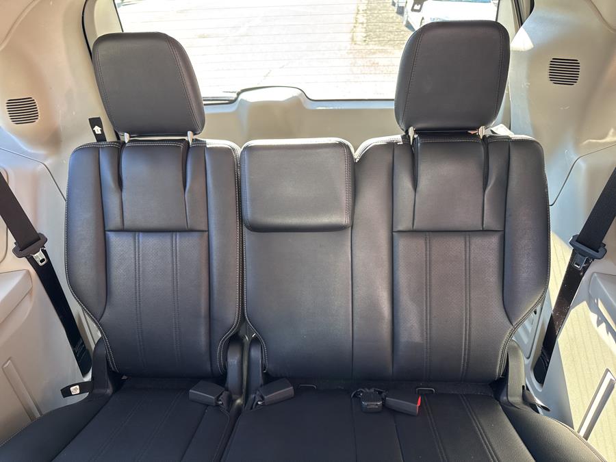 2014 Chrysler Town & Country 4dr Wgn Touring-L, available for sale in Waterbury, Connecticut | National Auto Brokers, Inc.. Waterbury, Connecticut 2014 Chrysler Town & Country 4dr Wgn Touring-L, available for sale in Waterbury, Connecticut | National Auto Brokers, Inc.. Waterbury, Connecticut