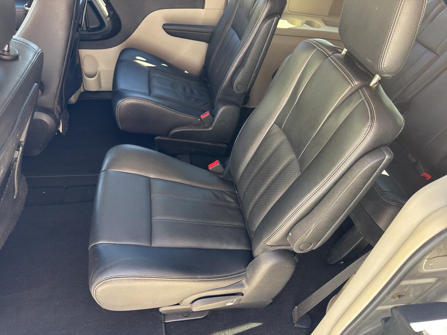 2014 Chrysler Town & Country 4dr Wgn Touring-L, available for sale in Waterbury, Connecticut | National Auto Brokers, Inc.. Waterbury, Connecticut 2014 Chrysler Town & Country 4dr Wgn Touring-L, available for sale in Waterbury, Connecticut | National Auto Brokers, Inc.. Waterbury, Connecticut