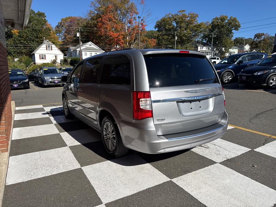 2014 Chrysler Town & Country 4dr Wgn Touring-L, available for sale in Waterbury, Connecticut | National Auto Brokers, Inc.. Waterbury, Connecticut 2014 Chrysler Town & Country 4dr Wgn Touring-L, available for sale in Waterbury, Connecticut | National Auto Brokers, Inc.. Waterbury, Connecticut