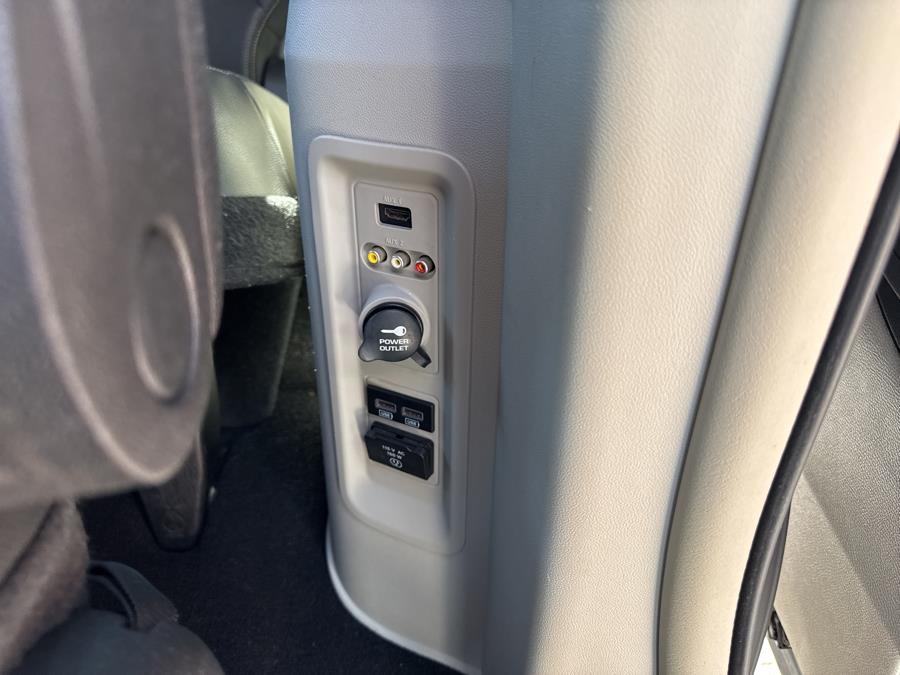 2014 Chrysler Town & Country 4dr Wgn Touring-L, available for sale in Waterbury, Connecticut | National Auto Brokers, Inc.. Waterbury, Connecticut 2014 Chrysler Town & Country 4dr Wgn Touring-L, available for sale in Waterbury, Connecticut | National Auto Brokers, Inc.. Waterbury, Connecticut