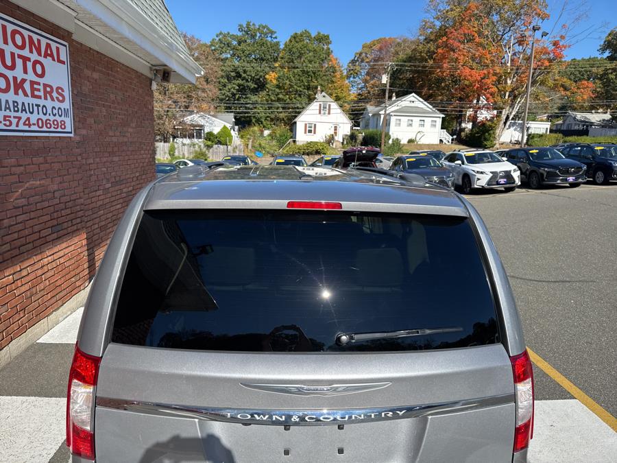 2014 Chrysler Town & Country 4dr Wgn Touring-L, available for sale in Waterbury, Connecticut | National Auto Brokers, Inc.. Waterbury, Connecticut 2014 Chrysler Town & Country 4dr Wgn Touring-L, available for sale in Waterbury, Connecticut | National Auto Brokers, Inc.. Waterbury, Connecticut