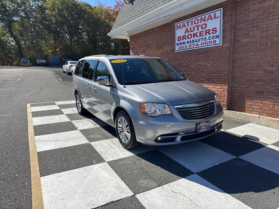 Used 2014 Chrysler Town & Country in Waterbury, Connecticut | National Auto Brokers, Inc.. Waterbury, Connecticut