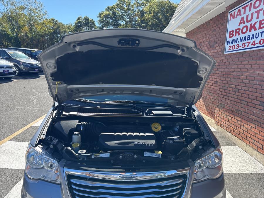 2014 Chrysler Town & Country 4dr Wgn Touring-L, available for sale in Waterbury, Connecticut | National Auto Brokers, Inc.. Waterbury, Connecticut 2014 Chrysler Town & Country 4dr Wgn Touring-L, available for sale in Waterbury, Connecticut | National Auto Brokers, Inc.. Waterbury, Connecticut