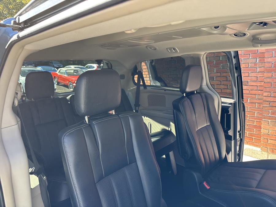 2014 Chrysler Town & Country 4dr Wgn Touring-L, available for sale in Waterbury, Connecticut | National Auto Brokers, Inc.. Waterbury, Connecticut 2014 Chrysler Town & Country 4dr Wgn Touring-L, available for sale in Waterbury, Connecticut | National Auto Brokers, Inc.. Waterbury, Connecticut