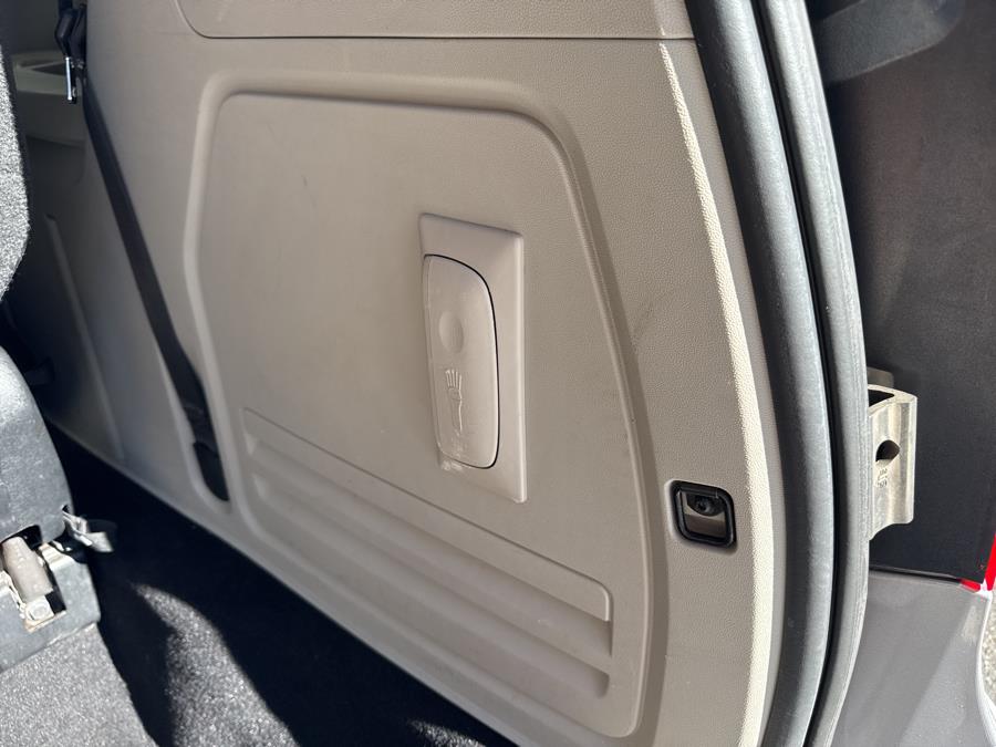 2014 Chrysler Town & Country 4dr Wgn Touring-L, available for sale in Waterbury, Connecticut | National Auto Brokers, Inc.. Waterbury, Connecticut 2014 Chrysler Town & Country 4dr Wgn Touring-L, available for sale in Waterbury, Connecticut | National Auto Brokers, Inc.. Waterbury, Connecticut