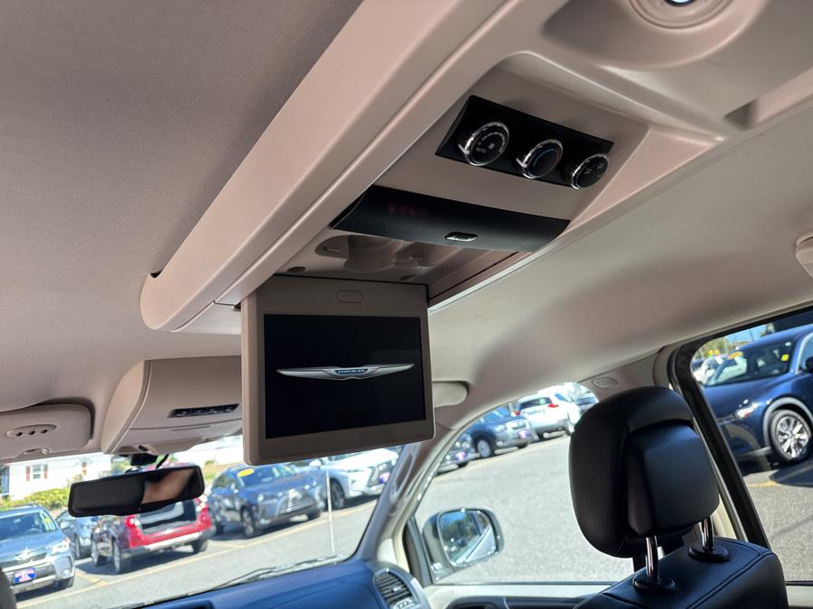 2014 Chrysler Town & Country 4dr Wgn Touring-L, available for sale in Waterbury, Connecticut | National Auto Brokers, Inc.. Waterbury, Connecticut 2014 Chrysler Town & Country 4dr Wgn Touring-L, available for sale in Waterbury, Connecticut | National Auto Brokers, Inc.. Waterbury, Connecticut
