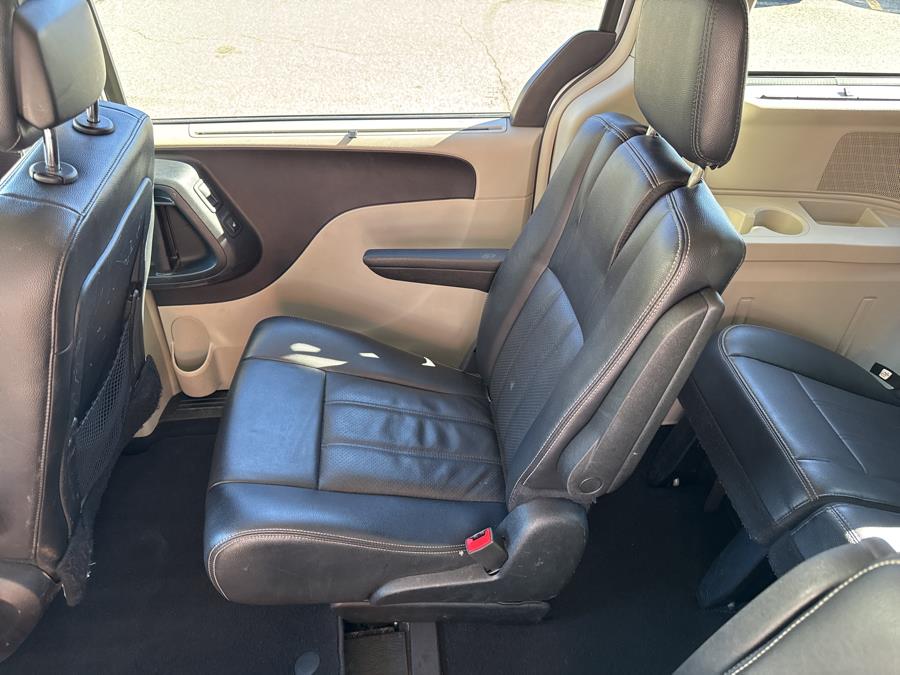 2014 Chrysler Town & Country 4dr Wgn Touring-L, available for sale in Waterbury, Connecticut | National Auto Brokers, Inc.. Waterbury, Connecticut 2014 Chrysler Town & Country 4dr Wgn Touring-L, available for sale in Waterbury, Connecticut | National Auto Brokers, Inc.. Waterbury, Connecticut