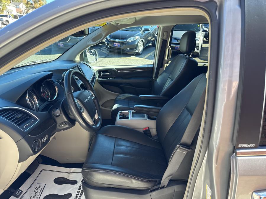 2014 Chrysler Town & Country 4dr Wgn Touring-L, available for sale in Waterbury, Connecticut | National Auto Brokers, Inc.. Waterbury, Connecticut 2014 Chrysler Town & Country 4dr Wgn Touring-L, available for sale in Waterbury, Connecticut | National Auto Brokers, Inc.. Waterbury, Connecticut